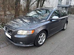 Grau Gebraucht 2011 Volvo V50 R-Design Kombi | 7.590 € (Fairer Preis)