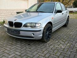 Silber Gebraucht 2003 BMW 318 Limousine | 1.750 €
