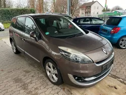 Braun Gebraucht 2013 Renault Scénic III Dynamique Van / Kleinbus | 6.990 € (Fairer Preis)
