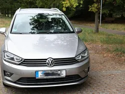 Grau Gebraucht 2017 VW Golf Sportsvan Highline Van / Kleinbus | 18.350 € (Fairer Preis)