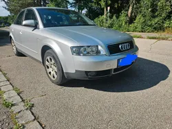 Grau Gebraucht 2001 Audi A4 Limousine | 1.780 € (Fairer Preis)