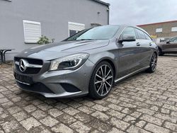 Grau Gebraucht 2015 Mercedes CLA200 Shooting Brake Kombi | 11.900 € (Fairer Preis)