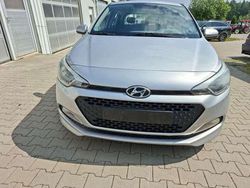 Silber Gebraucht 2017 Hyundai i20 Classic Kleinwagen | 8.990 € (Fairer Preis)