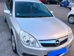 Silber Gebraucht 2006 Opel Vectra Kombi | 1.800 €