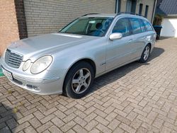 Grau Gebraucht 2005 Mercedes E220 Kombi | 4.500 €