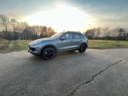 Grau Gebraucht 2016 Porsche Cayenne S SUV | 38.900 €