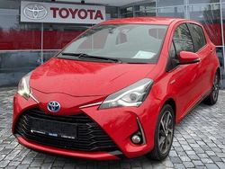 Rot Gebraucht 2017 Toyota Yaris Hybrid Comfort Limousine | 14.990 € (Fairer Preis)
