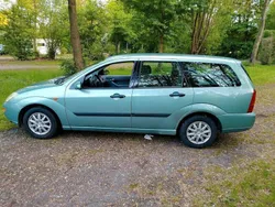 Grün Gebraucht 2000 Ford Focus Ghia Kombi | 1.500 € (Fairer Preis)