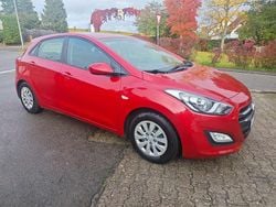 Ultimate red Gebraucht 2015 Hyundai i30 Classic Kleinwagen | 6.495 € (Guter Preis)