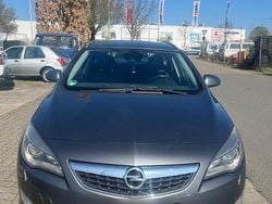 Grau Gebraucht 2011 Opel Astra Kombi | 2.000 €