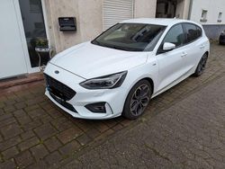 Weiß Gebraucht 2019 Ford Focus ST-Line Limousine | 14.900 € (Fairer Preis)