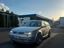 Silber Gebraucht 2006 VW Golf V Highline Kleinwagen | 7.999 €