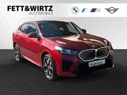 Feuer rot metallic Gebraucht 2023 BMW iX2 M Sport SUV | 46.490 € (Superpreis)