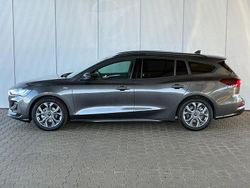 Grau Neu 2025 Ford Focus ST-Line X Limousine | 29.100 € (Fairer Preis)