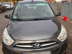Grau Gebraucht 2011 Hyundai i10 Kleinwagen | 2.000 €