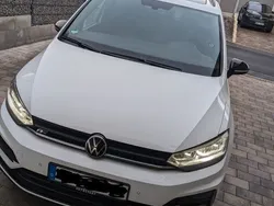 Weiß Gebraucht 2022 VW Touran Highline Van / Kleinbus | 30.999 € (Fairer Preis)