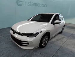 Weiß Gebraucht 2024 VW Golf VIII Life Limousine | 24.405 € (Fairer Preis)