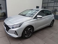 Silber Gebraucht 2023 Hyundai i20 Trend Limousine | 15.985 €