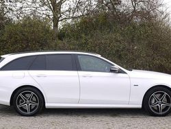 Polarweiss Gebraucht 2019 Mercedes E300 AMG line Kombi | 18.990 € (Teuer)