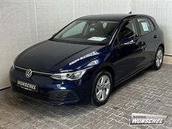 Blau Gebraucht 2021 VW Golf VIII Life Limousine | 18.975 € (Fairer Preis)