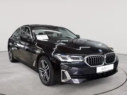 Saphirschwarz metallic Gebraucht 2022 BMW 545e Luxury Line Limousine | 41.990 € (Guter Preis)