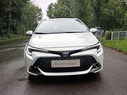 Weiß Gebraucht 2024 Toyota Corolla Kombi | 28.000 € (Guter Preis)