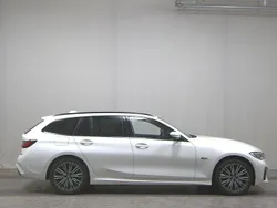 Weiss Gebraucht 2021 BMW 320e M Sport Kombi | 23.980 € (Guter Preis)