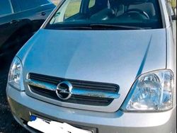 Grau Gebraucht 2004 Opel Meriva Van / Kleinbus | 1.200 € (Guter Preis)