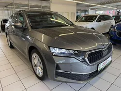 Graphitegrau metallic Gebraucht 2024 Skoda Octavia Kombi | 32.990 € (Fairer Preis)