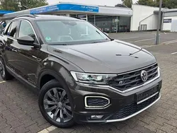 Braun Gebraucht 2018 VW T-Roc R-line SUV | 20.800 € (Fairer Preis)