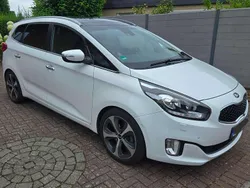 Weiß Gebraucht 2016 Kia Carens Spirit Van / Kleinbus | 13.000 € (Fairer Preis)