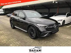 Obsidianschwarz metallic (metallic) Gebraucht 2024 Mercedes GLC220 AMG SUV | 60.900 € (Fairer Preis)