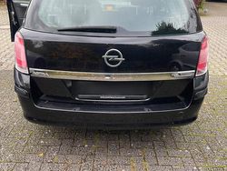 Schwarz Gebraucht 2006 Opel Astra Kombi | 1.000 € (Guter Preis)