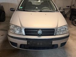 Grau Gebraucht 2004 Fiat Punto Kleinwagen | 1.780 € (Etwas zu teuer)
