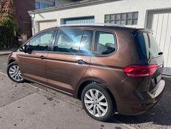 Braun Gebraucht 2016 VW Touran Comfortline Van / Kleinbus | 16.000 € (Fairer Preis)