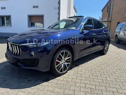 Blau Gebraucht 2017 Maserati Levante SUV | 29.490 € (Fairer Preis)