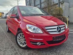 Rot Gebraucht 2010 Mercedes B200 Van / Kleinbus | 7.400 € (Fairer Preis)