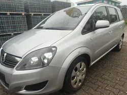Silber Gebraucht 2013 Opel Zafira Family Van / Kleinbus | 6.700 € (Fairer Preis)