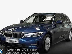 Blau Gebraucht 2022 BMW 320 Sport Line Kombi | 24.780 € (Superpreis)