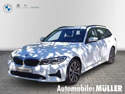 Weiss Gebraucht 2022 BMW 318 Advantage Kombi | 27.900 € (Fairer Preis)