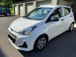 Weiß Gebraucht 2017 Hyundai i10 Classic Kleinwagen | 6.700 € (Guter Preis)