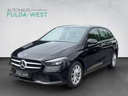 Nachtschwarz uni Gebraucht 2021 Mercedes B250e Van / Kleinbus | 23.440 € (Fairer Preis)
