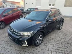 Deep black perleffekt Gebraucht 2023 VW T-Roc R-line SUV | 28.990 € (Fairer Preis)