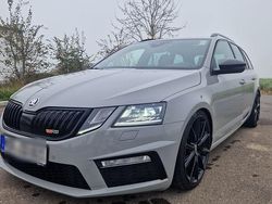 Grau Gebraucht 2018 Skoda Octavia RS Kombi | 16.100 € (Fairer Preis)