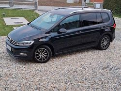 Schwarz Gebraucht 2016 VW Touran Van / Kleinbus | 12.500 € (Fairer Preis)