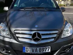 Grau Gebraucht 2011 Mercedes B200 Van / Kleinbus | 6.000 € (Etwas zu teuer)