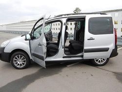 Grau Gebraucht 2018 Peugeot Partner Tepee Outdoor Van / Kleinbus | 12.899 € (Fairer Preis)