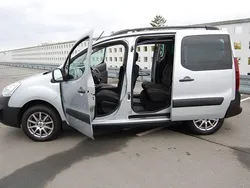 Grau Gebraucht 2018 Peugeot Partner Tepee Outdoor Van / Kleinbus | 12.899 € (Fairer Preis)