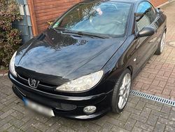 Schwarz Gebraucht 2003 Peugeot 206 CC Cabrio | 2.200 € (Teuer)