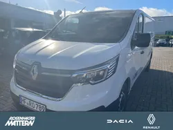 Weiß arktisweiss Gebraucht 2023 Renault Trafic Basis Van | 29.143 € (Fairer Preis)